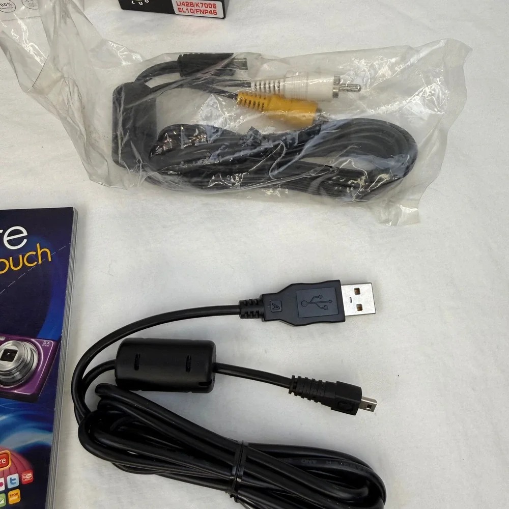 Kodak Easyshare Touch M577 Digital Camera Purple 14MP 5x Zoom Boxed Bundle